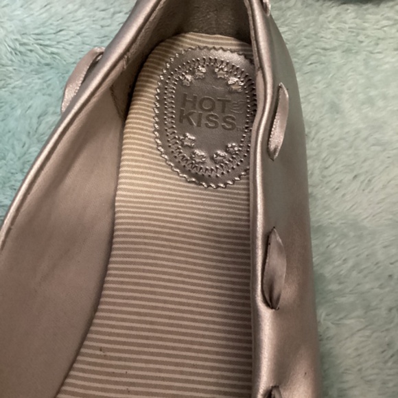 Women’s HOT KISS Silver Bow Ballet Flats size 9W Midge - Picture 5 of 7
